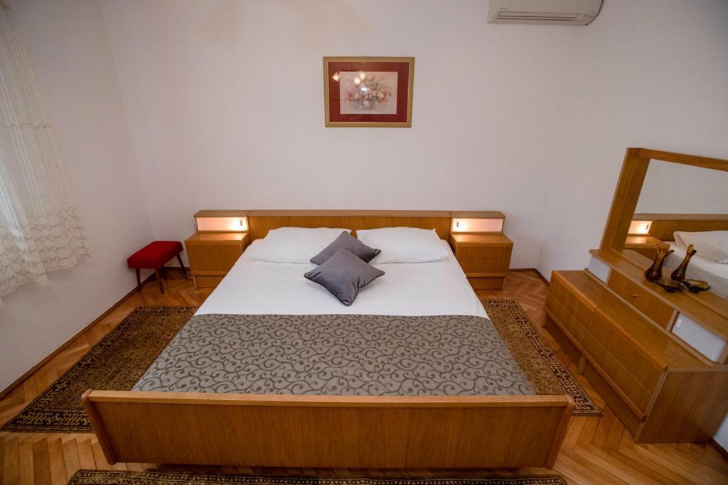 Apartments Dionis Rab Town Extérieur photo
