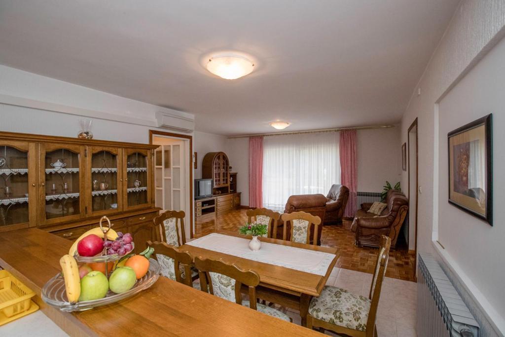 Apartments Dionis Rab Town Extérieur photo