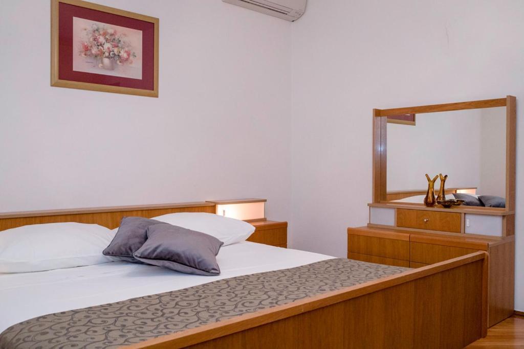 Apartments Dionis Rab Town Extérieur photo