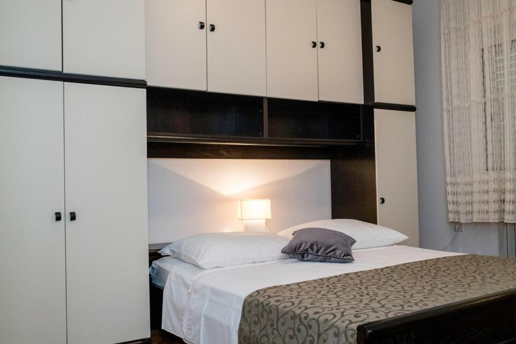 Apartments Dionis Rab Town Extérieur photo